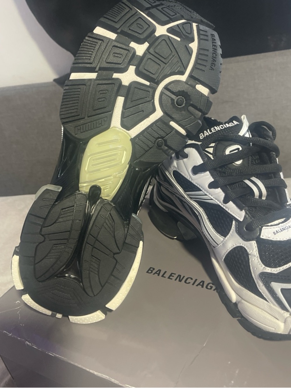 Black & White. Balenciaga runners - Picture 2 of 8